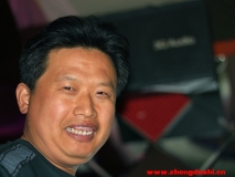 新到手的小痰盂，找個(gè)帥哥試鏡