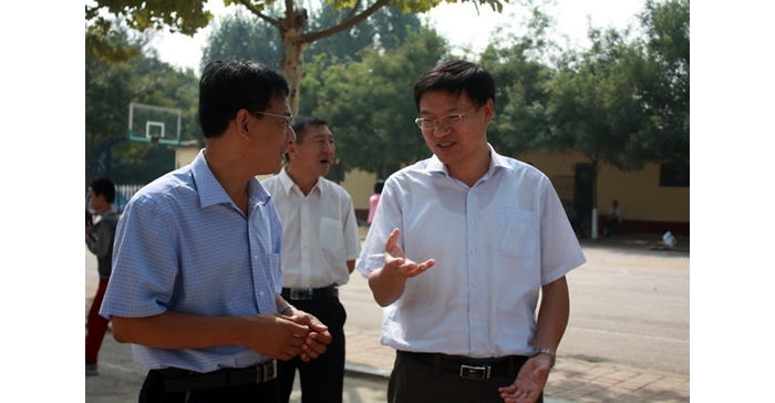 汶上縣委副書記、縣長孫琪到縣第一實(shí)驗(yàn)中學(xué)、康驛鎮(zhèn)二中走訪慰問