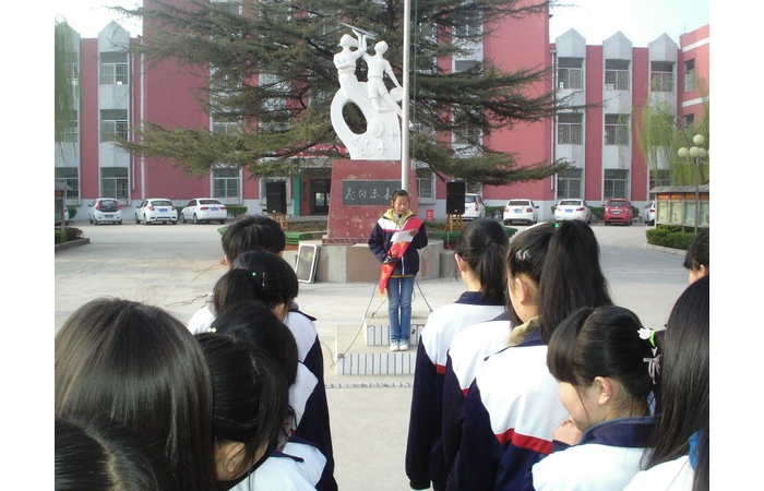 全縣中小學(xué)精心開展“清明時(shí)節(jié)憶先烈”愛國主義主題系列教育活動