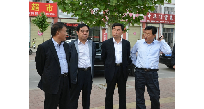 縣人大主任胡新符、縣政府副縣長(zhǎng)田利國(guó)督導(dǎo)郭倉(cāng)鎮(zhèn)義務(wù)教育均衡發(fā)展工作