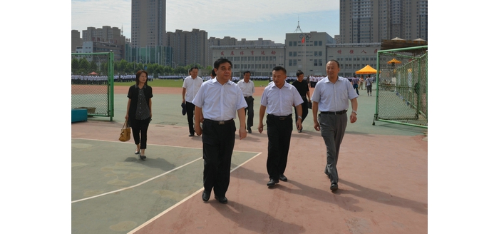 縣政府副縣長(zhǎng)田利國(guó)調(diào)研指導(dǎo)學(xué)校新學(xué)期開(kāi)學(xué)準(zhǔn)備工作