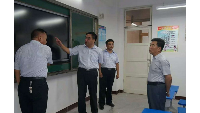 縣人大主任胡新符到義橋鎮(zhèn)督導義務(wù)教育均衡發(fā)展工作