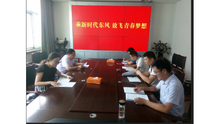 縣畜牧獸醫(yī)局團支部學習傳達貫徹團十八大精神