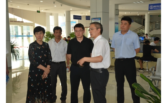李志紅調研縣人社局“放管服”改革工作情況