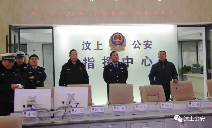 汶上縣人民政府 政務(wù)要聞 副縣長、公安局局長許文祥督導(dǎo)道路交通壓事故保暢通工作