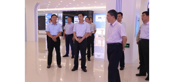 省派濟(jì)寧市中心組領(lǐng)導(dǎo)到汶上縣山東洲藍(lán)環(huán)?？萍加邢薰菊{(diào)研