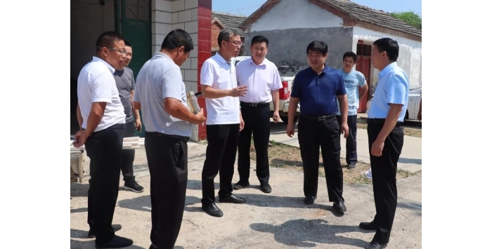 縣政府副縣長(zhǎng)布方鋒督導(dǎo)農(nóng)村改廁后續(xù)管護(hù)、城鄉(xiāng)環(huán)衛(wèi)一體化和冬季清潔取暖工作